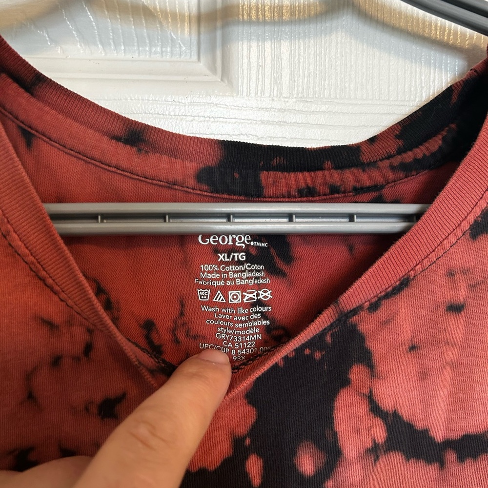 George acid wash custom tee
Size M